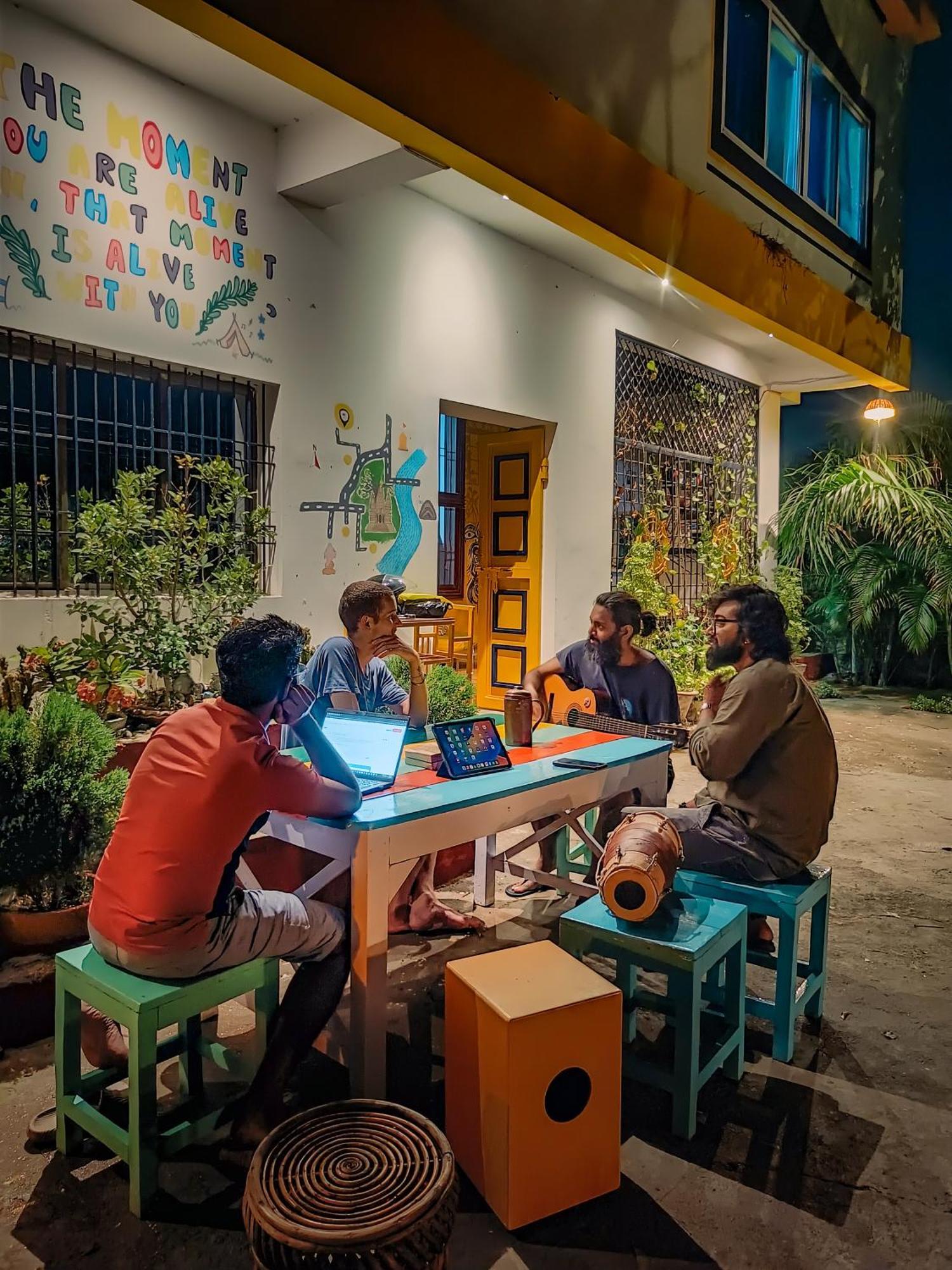 Housetale- A Traveller'S Home Bodh Gaya Extérieur photo